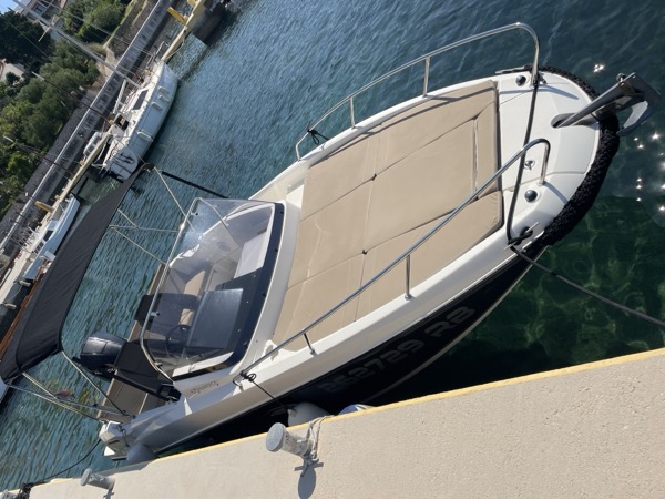 Quicksilver 675 Sundeck