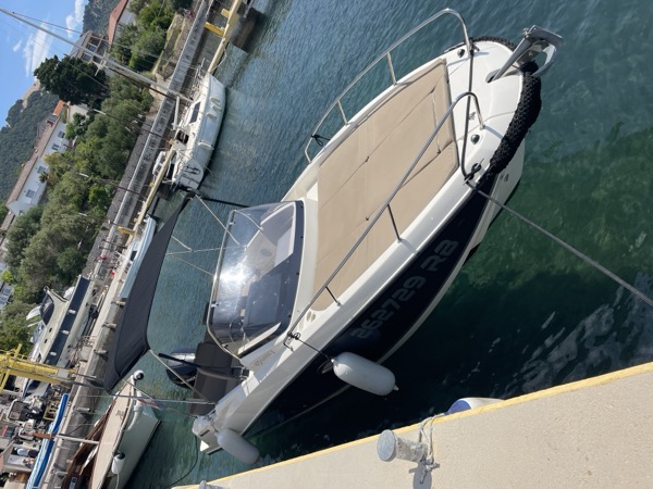 Quicksilver 675 Sundeck